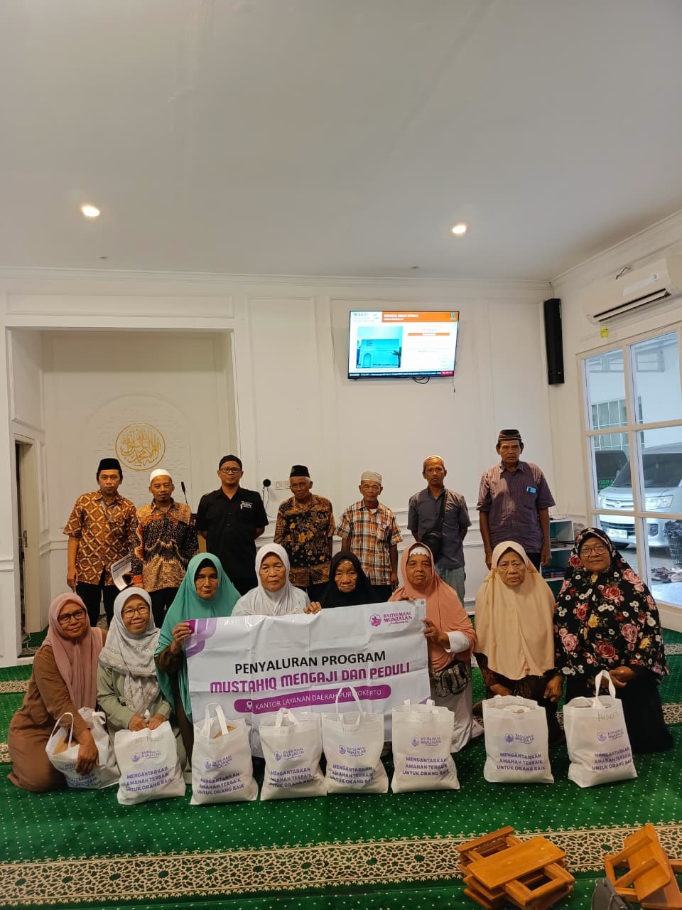 Penyaluran bantuan — foto 1
